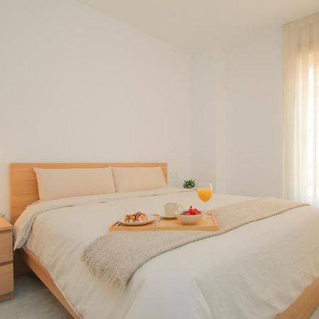 Modern Apt - Luxe Queen Bed - Walk To Isla Magica Sevilla Exterior foto