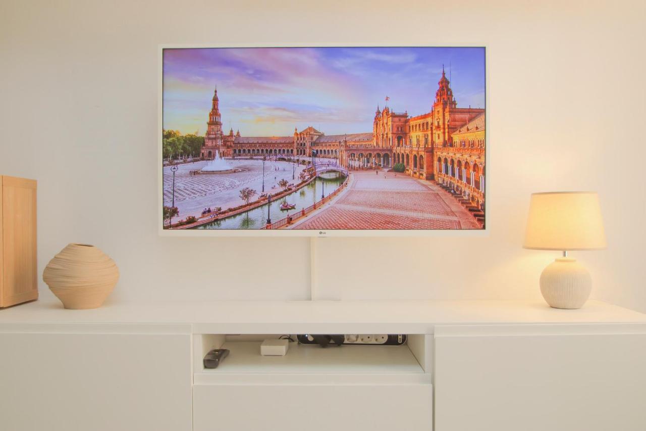 Modern Apt - Luxe Queen Bed - Walk To Isla Magica Sevilla Exterior foto