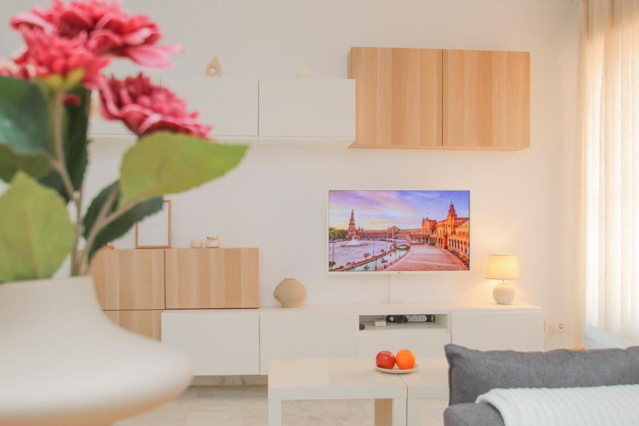 Modern Apt - Luxe Queen Bed - Walk To Isla Magica Sevilla Exterior foto