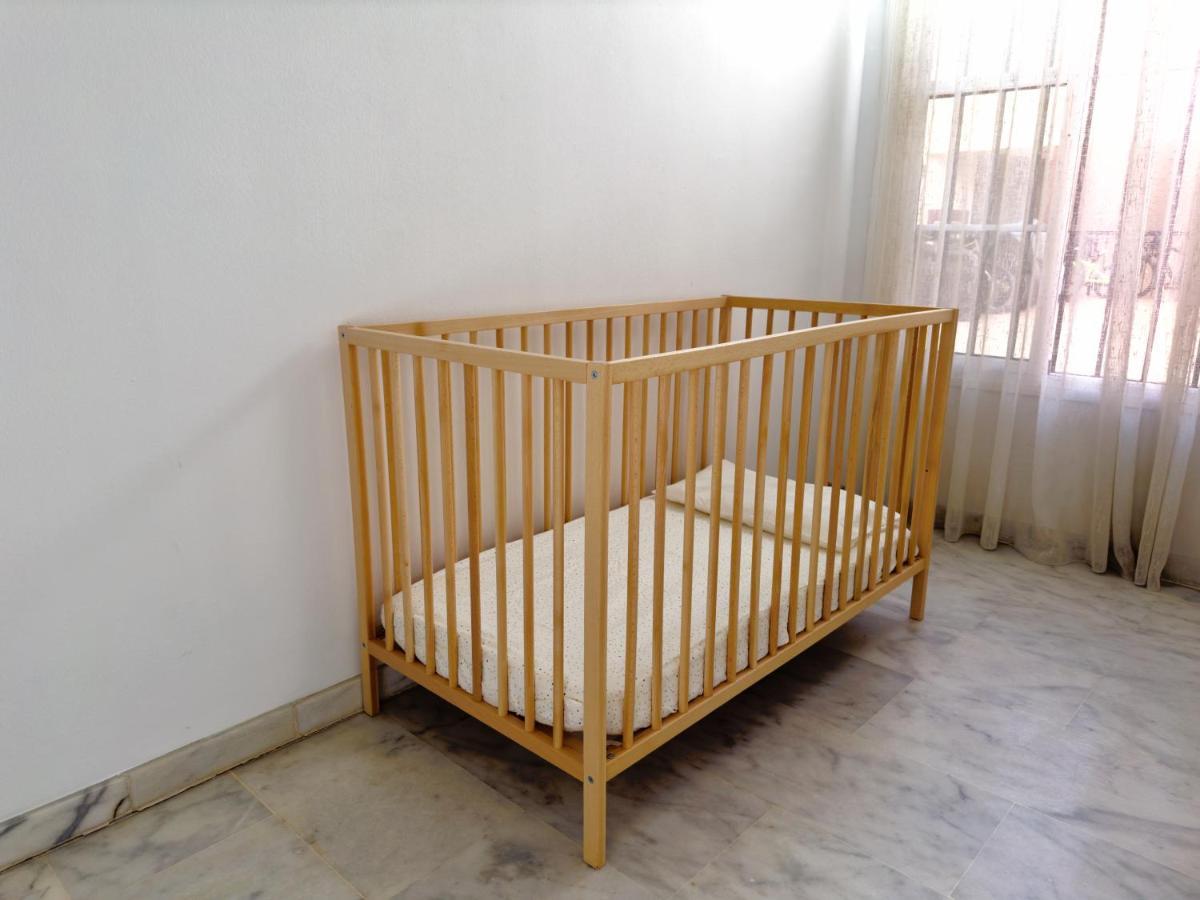 Modern Apt - Luxe Queen Bed - Walk To Isla Magica Sevilla Exterior foto